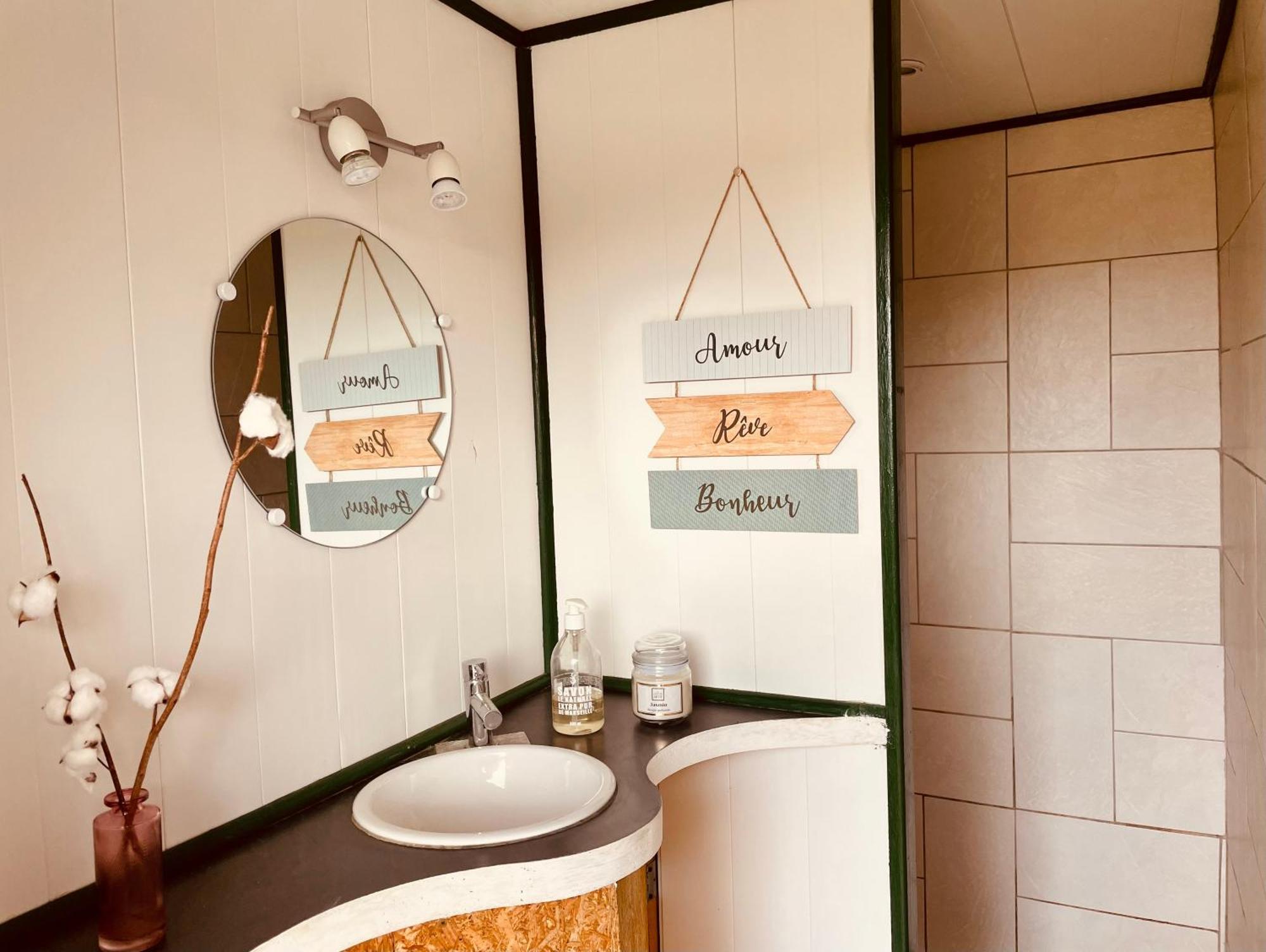 Saint-Jean-Saint-Maurice-sur-Loire Les Yourtes O Fil 2 L'Eau מראה חיצוני תמונה